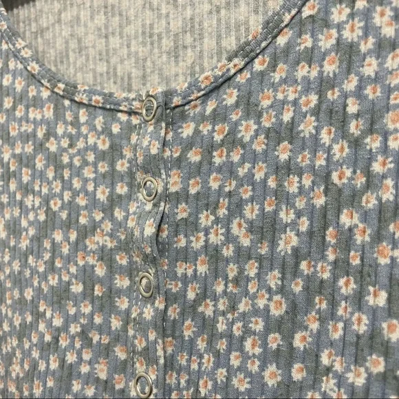 American Eagle Cropped Top Mini Flower Daisy Print Button Down Womens Small S - Picture 7 of 11